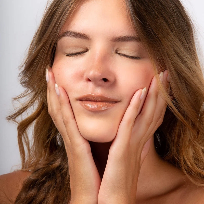 Charlotte Bio - Rouge à lèvres brillant nude moka BIO 3.5g